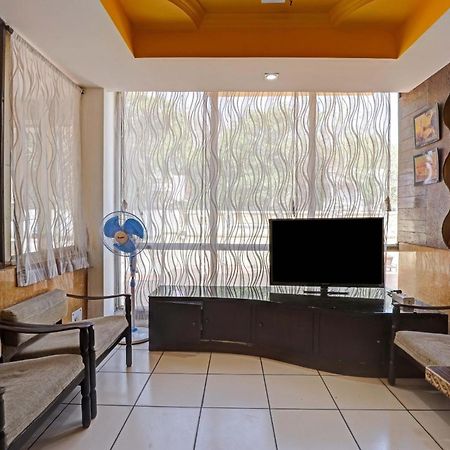 Oyo Flagship 80463 Hotel Mini Palace Vadodara Bagian luar foto