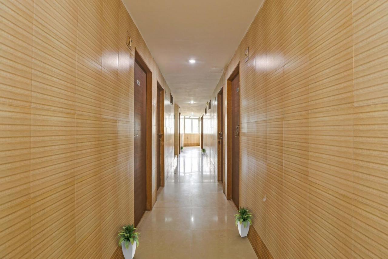 Oyo Flagship 80463 Hotel Mini Palace Vadodara Bagian luar foto