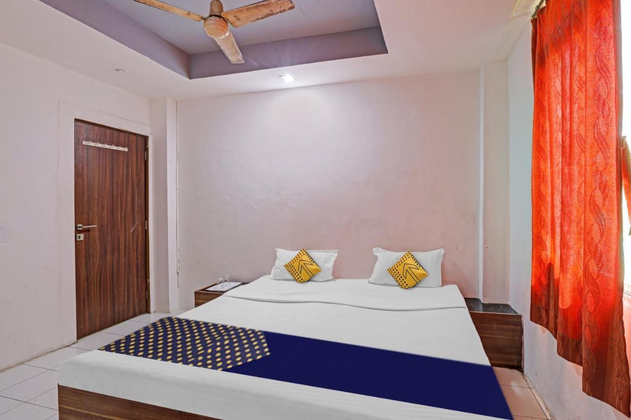 Oyo Flagship 80463 Hotel Mini Palace Vadodara Bagian luar foto