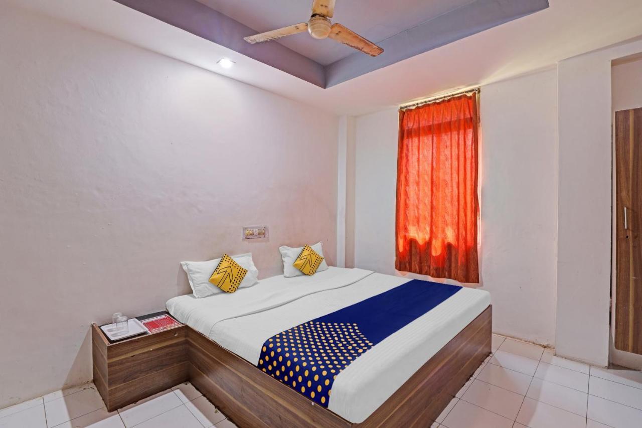 Oyo Flagship 80463 Hotel Mini Palace Vadodara Bagian luar foto