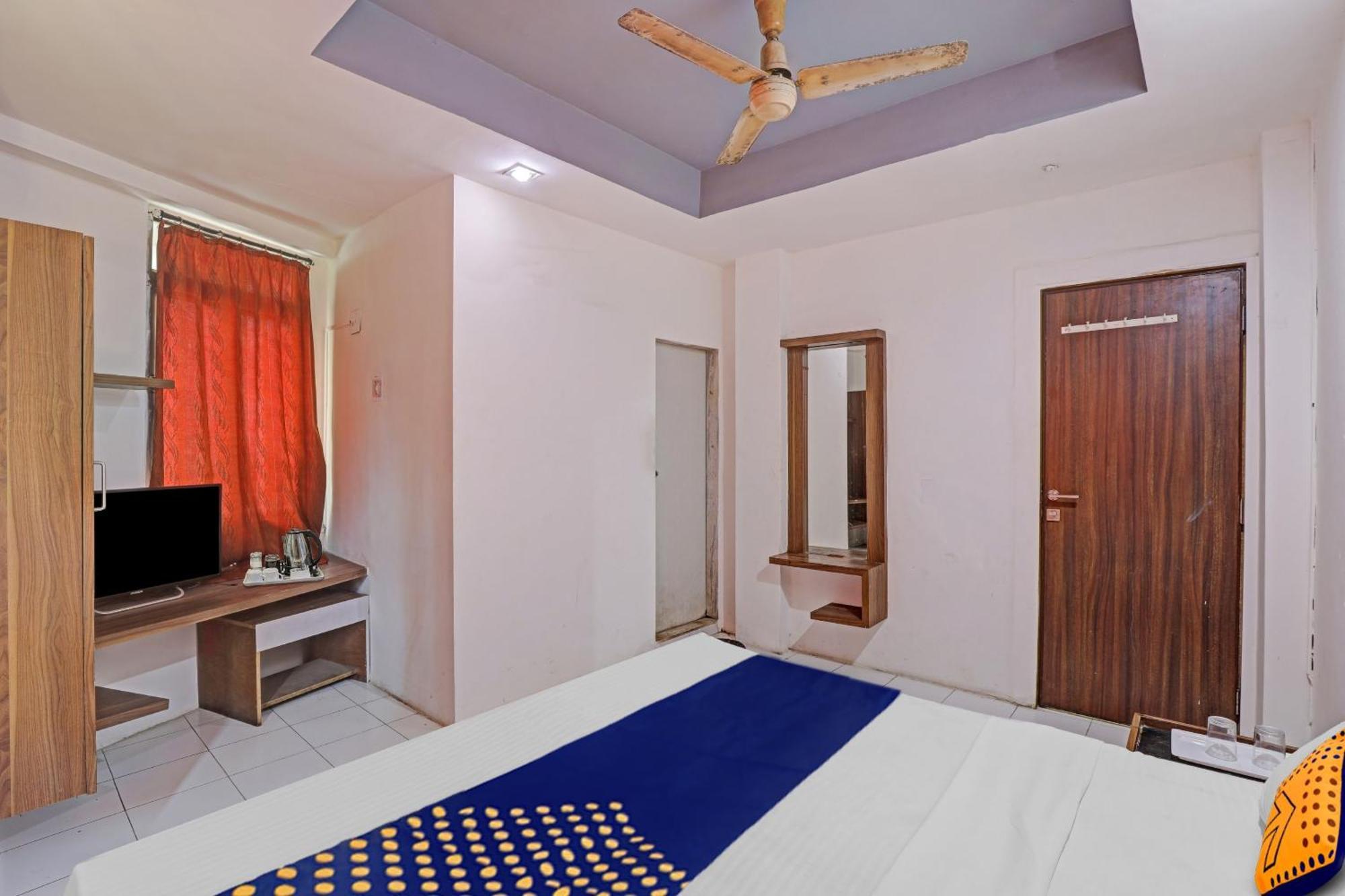 Oyo Flagship 80463 Hotel Mini Palace Vadodara Bagian luar foto