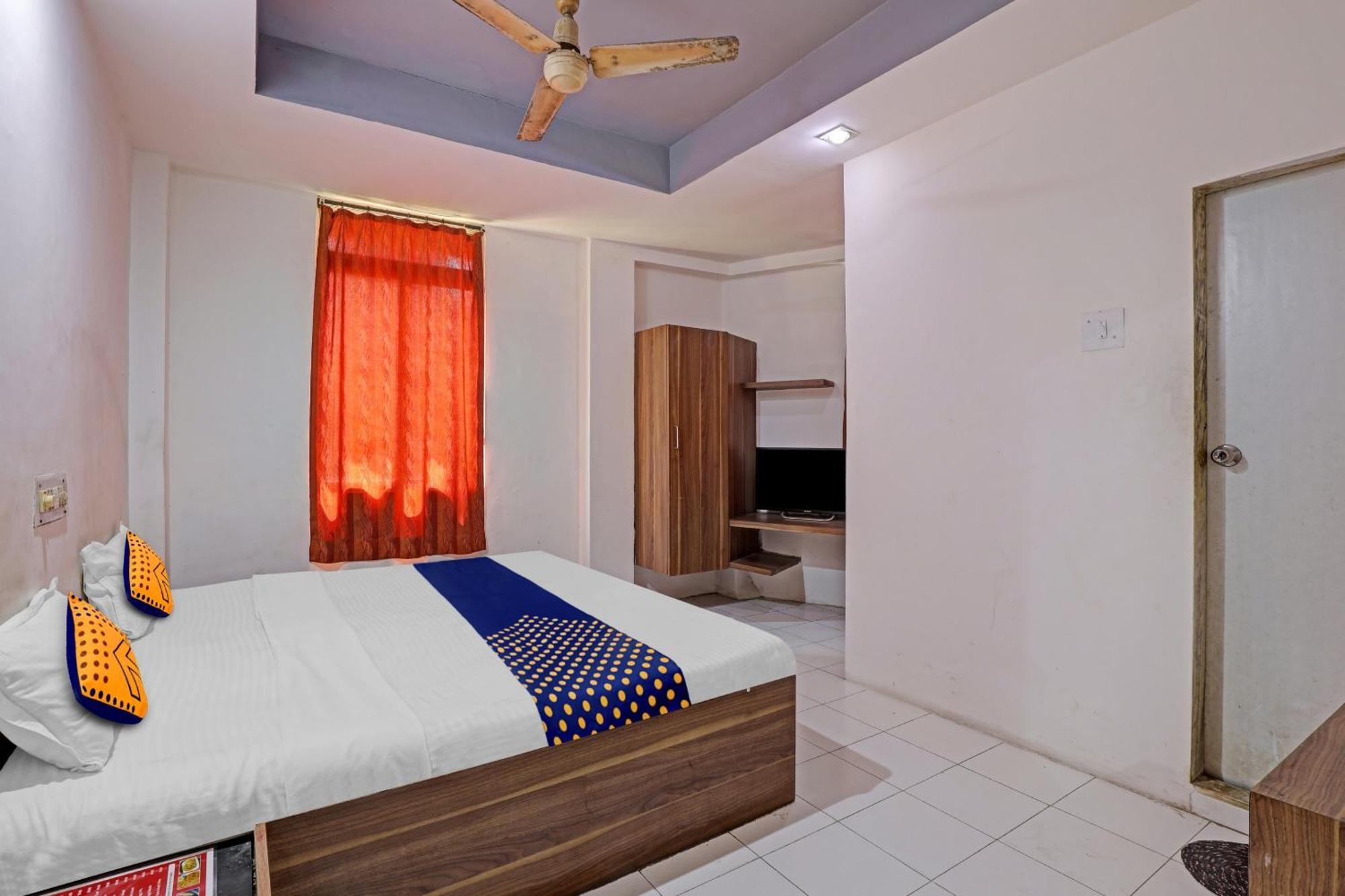 Oyo Flagship 80463 Hotel Mini Palace Vadodara Bagian luar foto