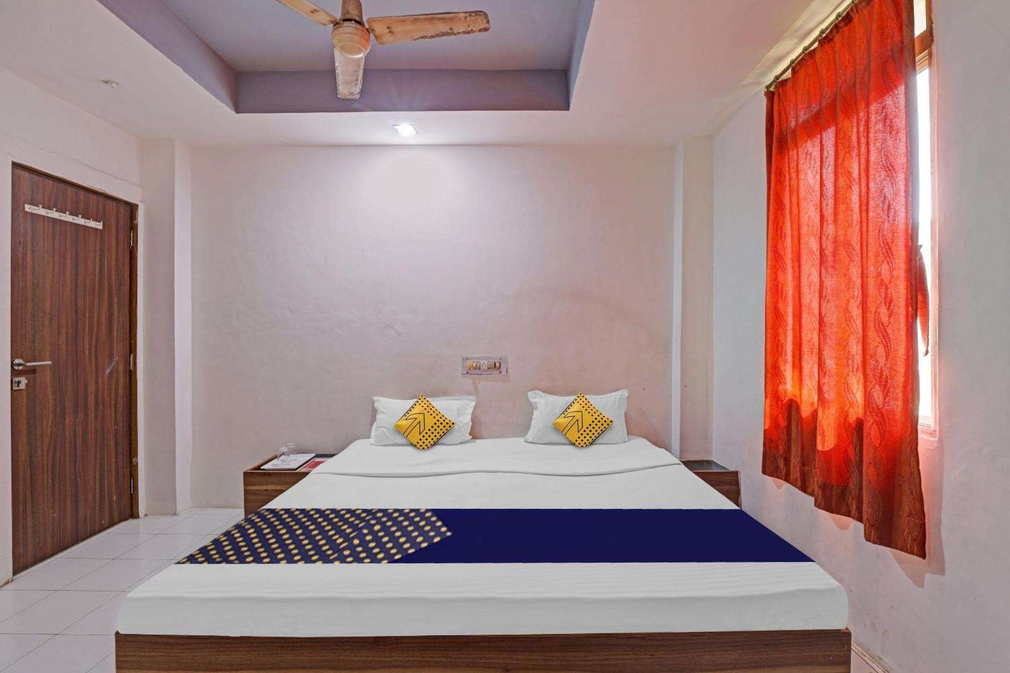 Oyo Flagship 80463 Hotel Mini Palace Vadodara Bagian luar foto