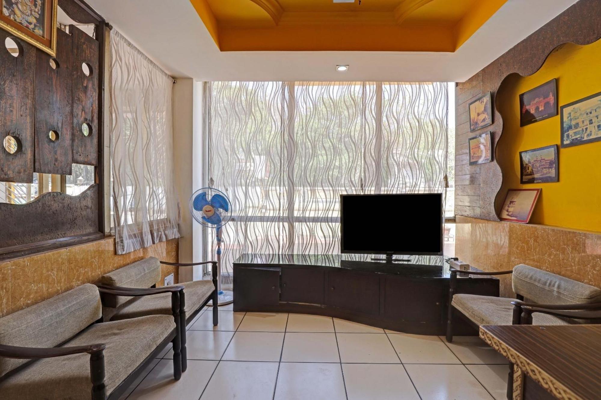 Oyo Flagship 80463 Hotel Mini Palace Vadodara Bagian luar foto