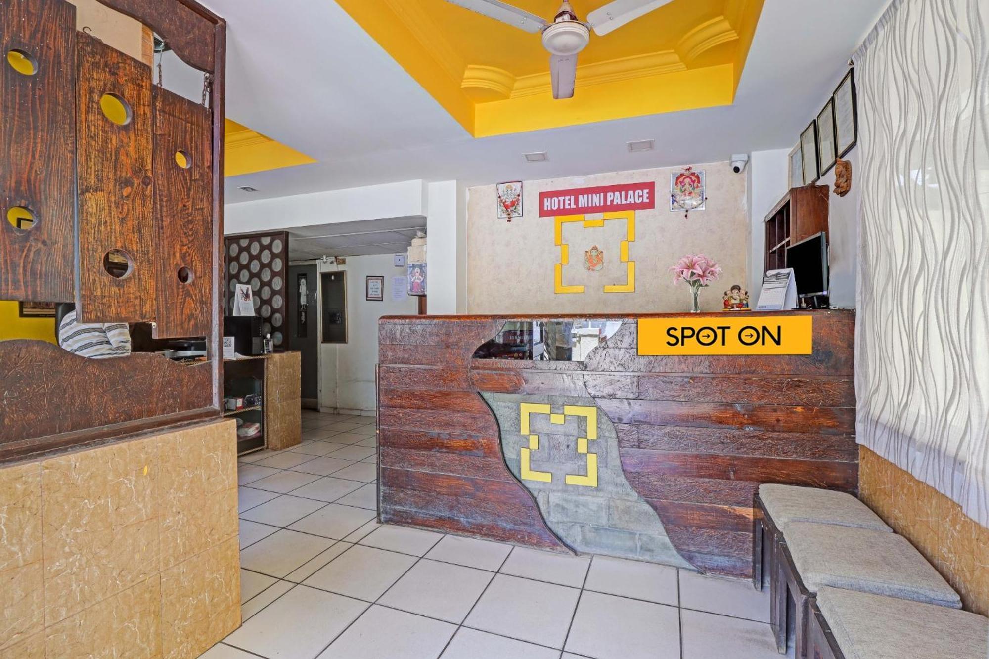 Oyo Flagship 80463 Hotel Mini Palace Vadodara Bagian luar foto