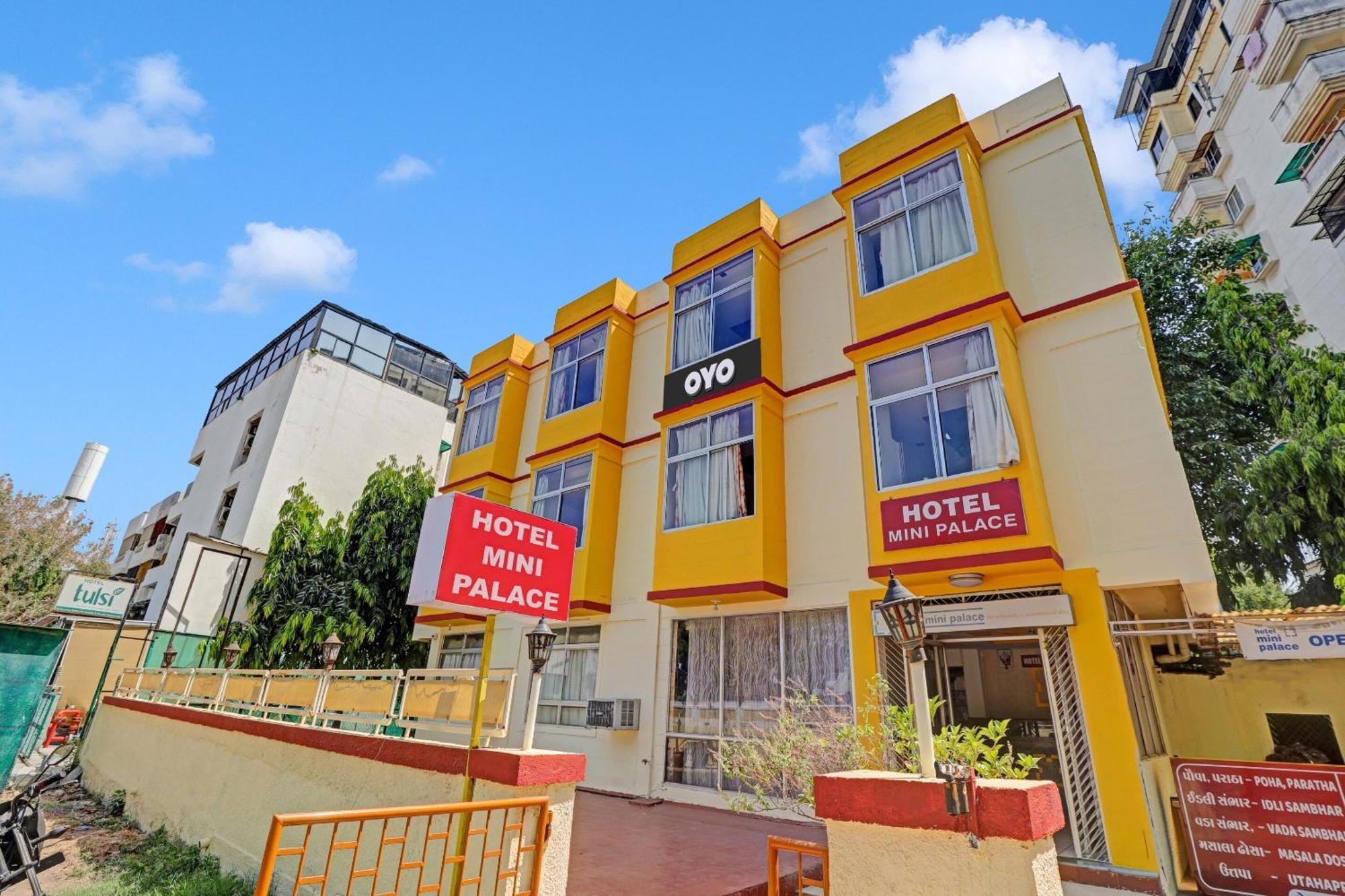 Oyo Flagship 80463 Hotel Mini Palace Vadodara Bagian luar foto